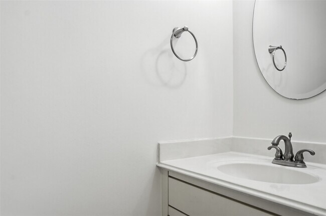 Building Photo - 5817 Valley Forge Dr