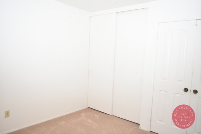 Building Photo - For Rent – Spacious 3 Bedroom, 2.5 Bath Ho...