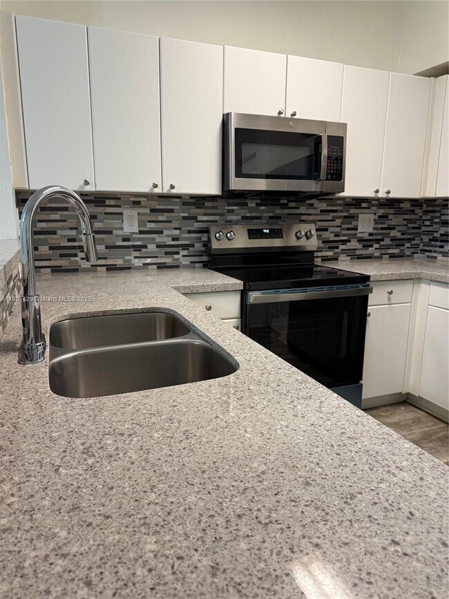 Building Photo - 2217 SE 23rd Ave