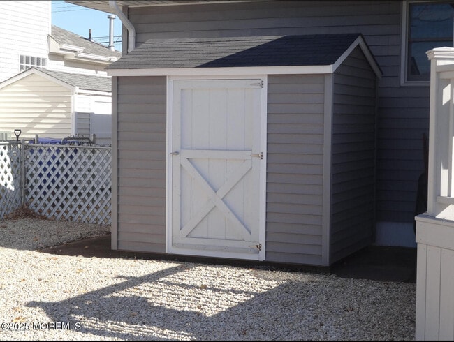 Building Photo - 46 Longpoint Dr