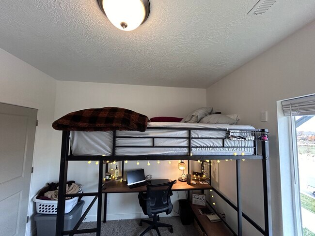 Building Photo - 891 S 2300 E