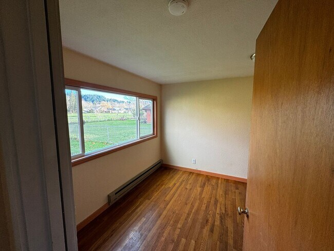 Building Photo - *Move-in Special - $200 off 1st Month's Rent* Updated 3-Bed Home in Desirable South Eugene