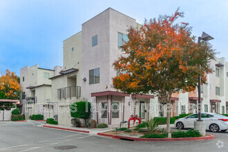 Building Photo - 380 Tesoro Gln