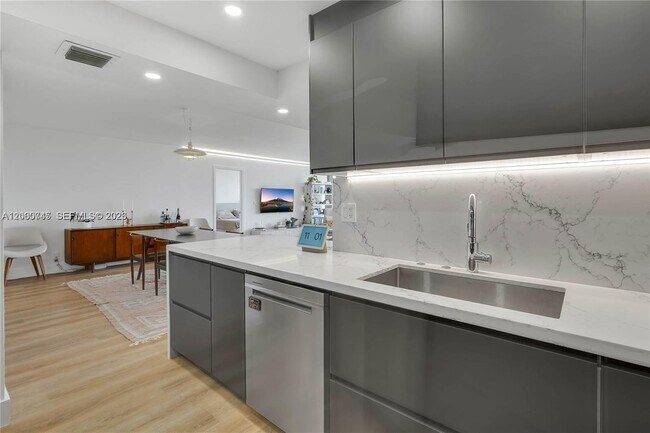 Building Photo - 780 NE 69th St