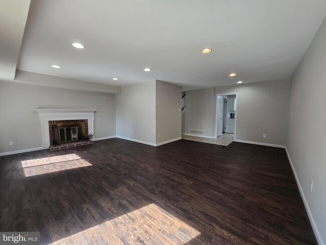 Building Photo - 1006 Worthington Dr