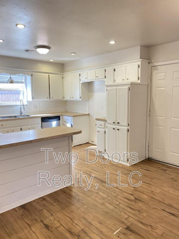 Building Photo - 304 Linda Ln