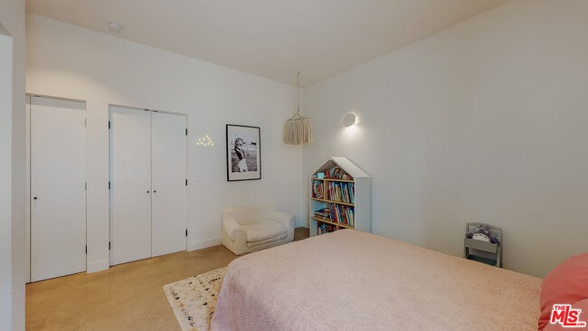 Building Photo - 4865 Wicopee Ave