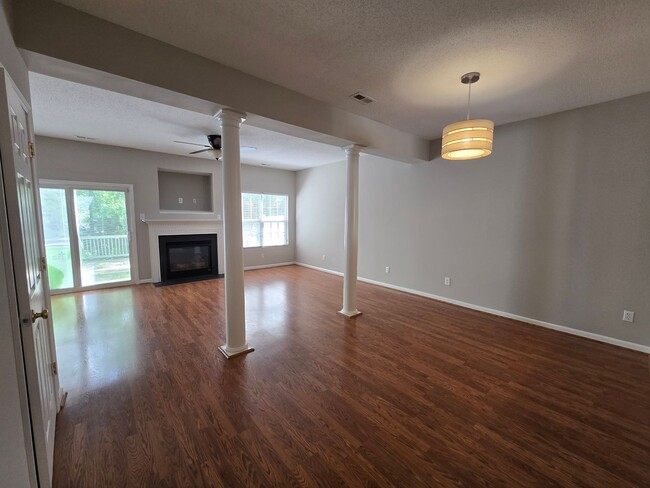 Building Photo - Charming Townhome in Established South Dur...