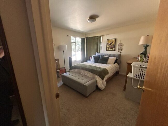 Building Photo - 625 E Sopris Dr