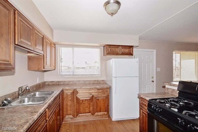 Building Photo - 3 br, 2 bath House - 5610 West Roma Avenue