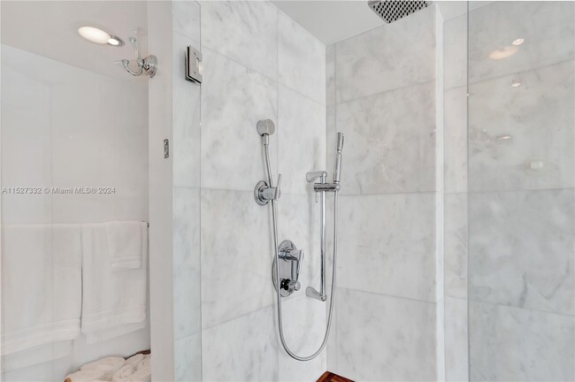 Shower - 421 Meridian Ave