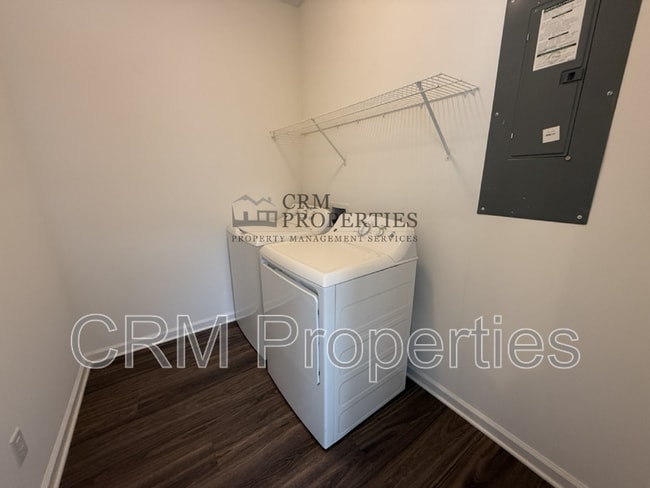 Building Photo - 326 N Warman Ave