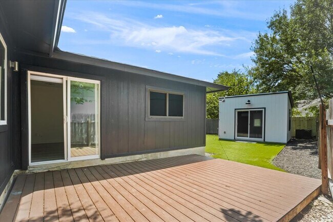 Building Photo - 3803 Alexandria Dr