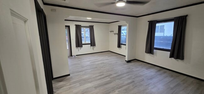 Building Photo - 221 Elm St