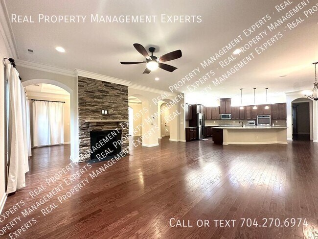 Building Photo - Spacious 5BR/3.5BA Home in Mooresville!