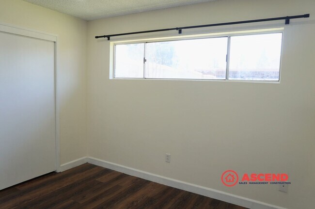 Building Photo - Spacious 4BR/2BA Bakersfield Home with Fireplace