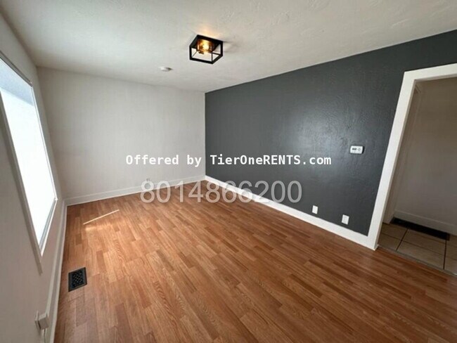 Building Photo - Move-in special: $500 off First months rent