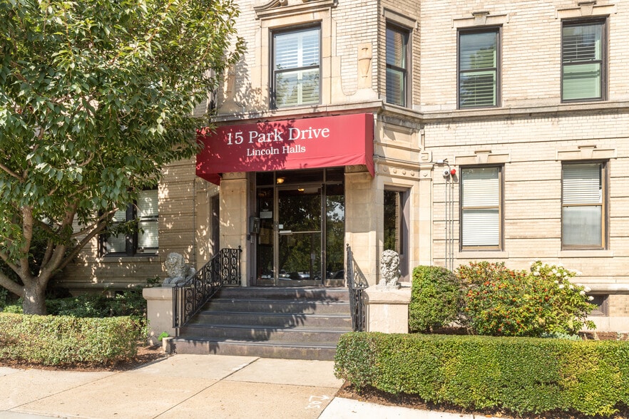 Building Photo - 15 Park