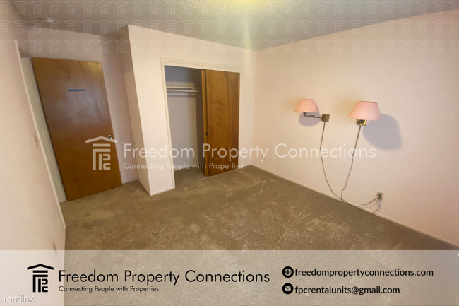 Building Photo - 3 br, 1 bath Triplex - 1128 Via Pavion A -