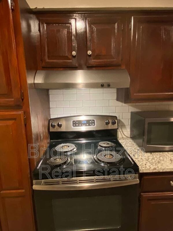 Building Photo - 1017 Mullins St