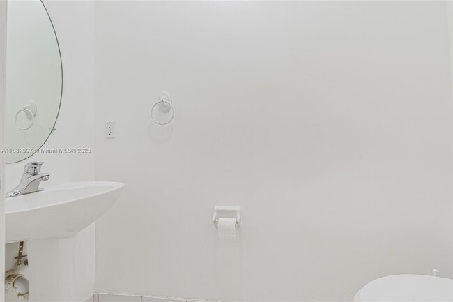 Building Photo - 2319 SE 24th Ave