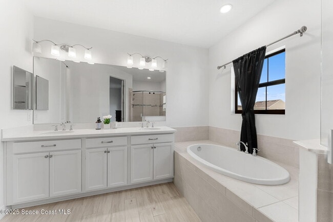 Building Photo - 8048 Gullen Dr
