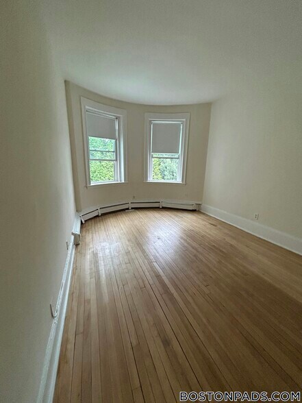 Building Photo - 21 Fairbanks St