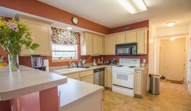 Building Photo - 101 Pine Ridge Plz