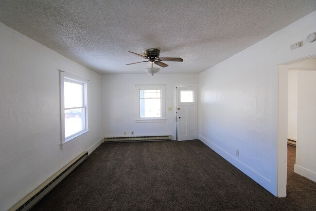 Building Photo - Rare 1 Bedroom House for Rent!