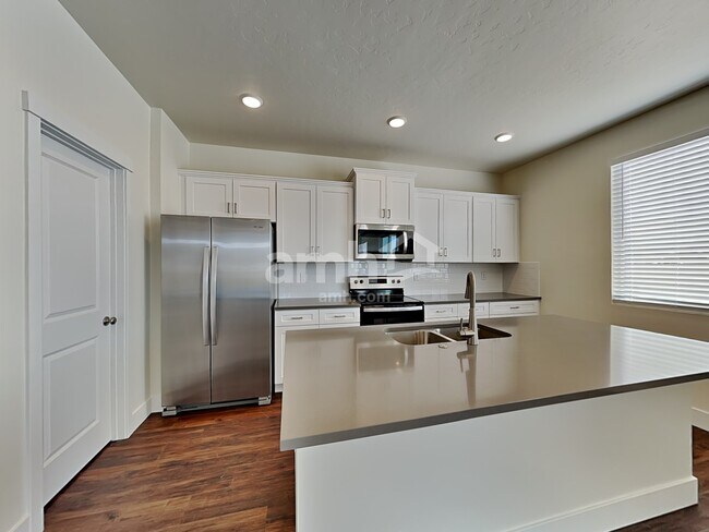 Building Photo - 965 N Rivermist Pl