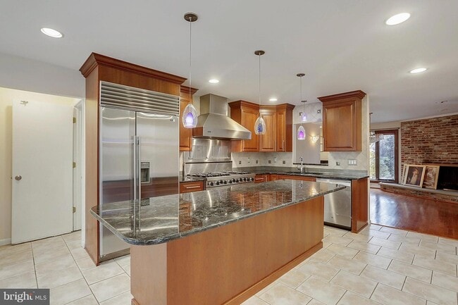 Building Photo - 9801 Clydesdale St