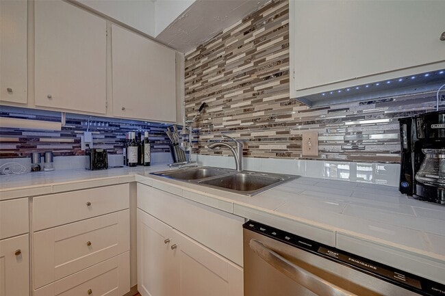 Building Photo - 12042 Mighty Oak Dr