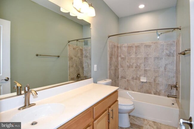 Building Photo - 2305 Main Line Blvd