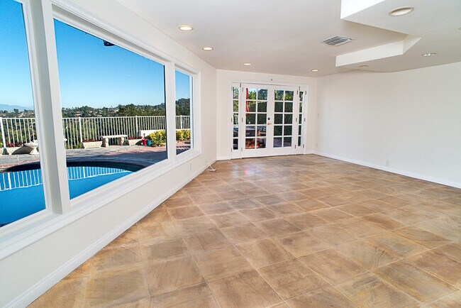 Den - 3650 Sapphire Dr