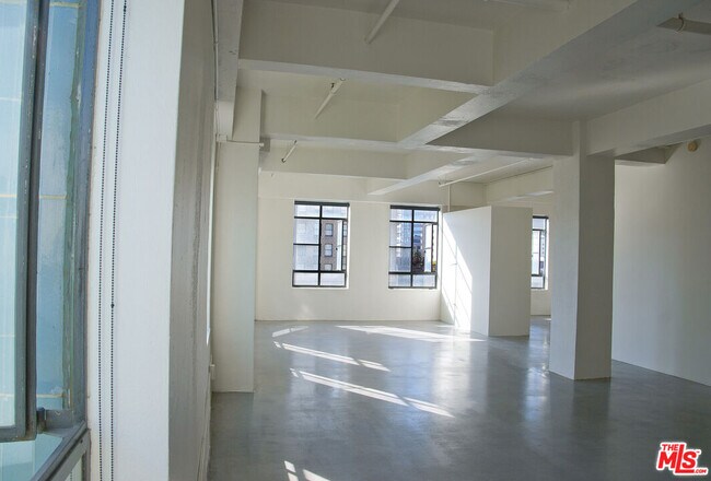 Building Photo - 849 S Broadway