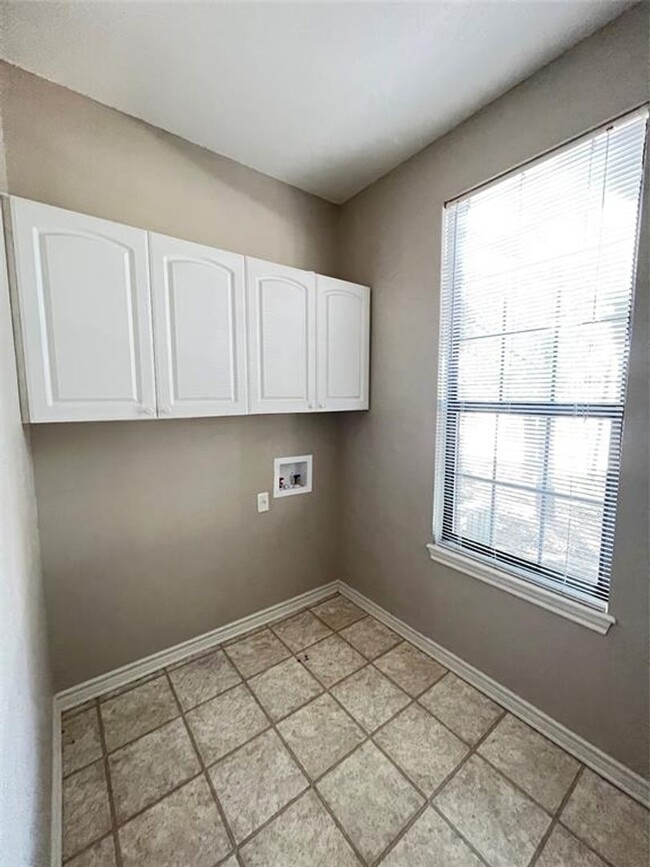 Building Photo - Unit for rent Minutes from Texas A&M!