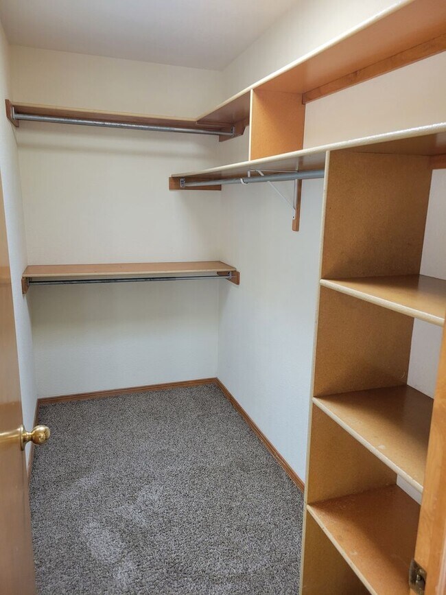 Building Photo - Available Now schedule a TOUR NOW!!