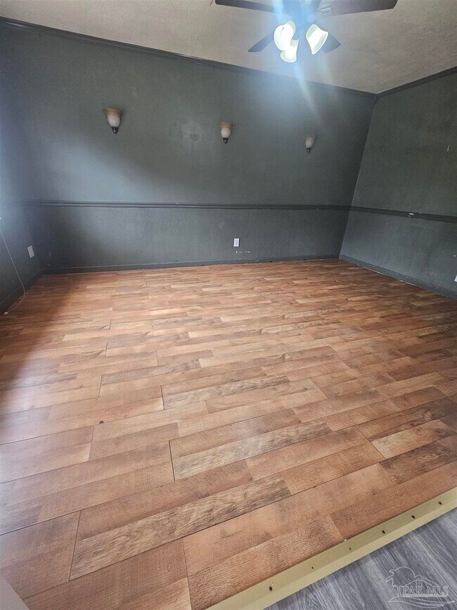 Building Photo - 5775 Ventura Ln