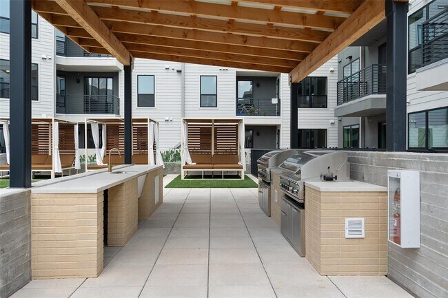 Building Photo - 1701 Simond Ave