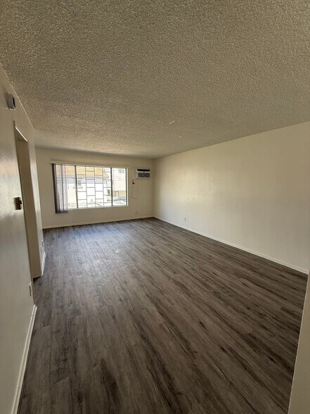 Building Photo - 915 N Wilton Pl