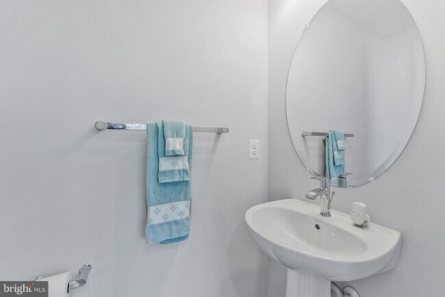 Building Photo - 4402 Fair Lakes Ct