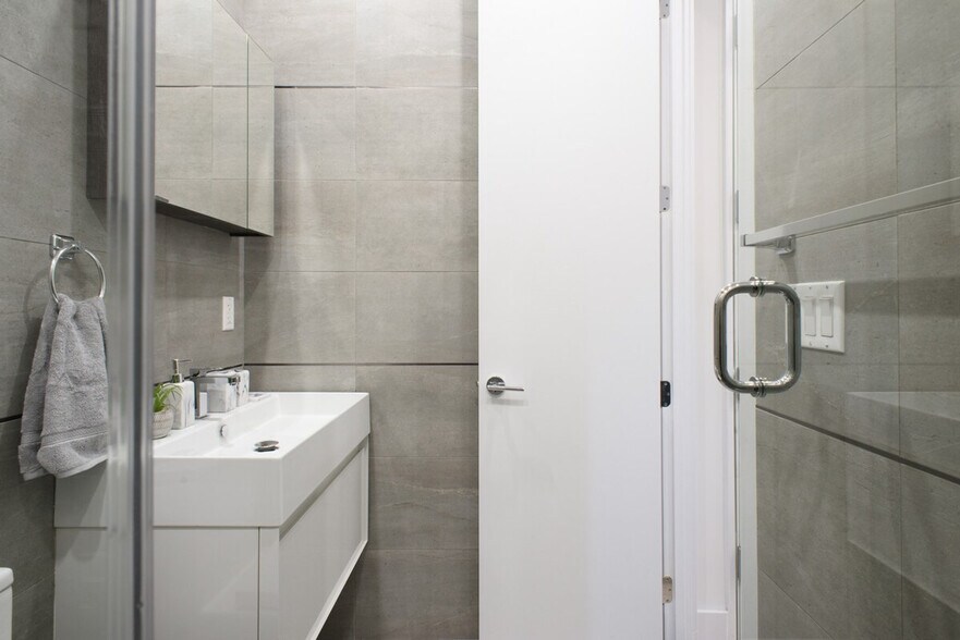 Building Photo - 315 E 78th St