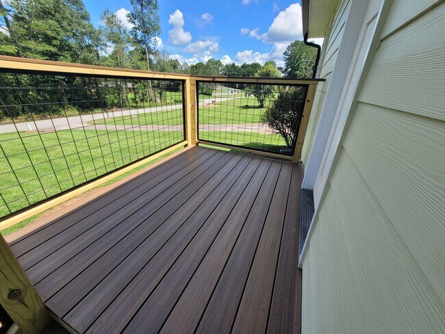 Building Photo - 2BD 1BA Home (Newly Renovated, Yardcare In...