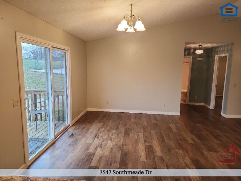 Building Photo - 3547 Southmeade Dr