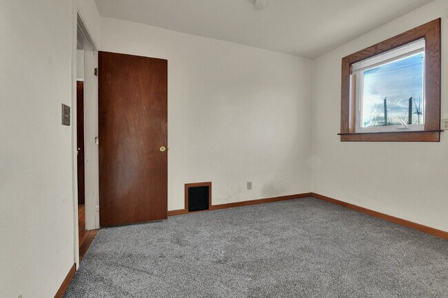 Building Photo - $2,900, 3-bed, 2 bath victorian home with a fenced yard and $300 off the first month's rent.