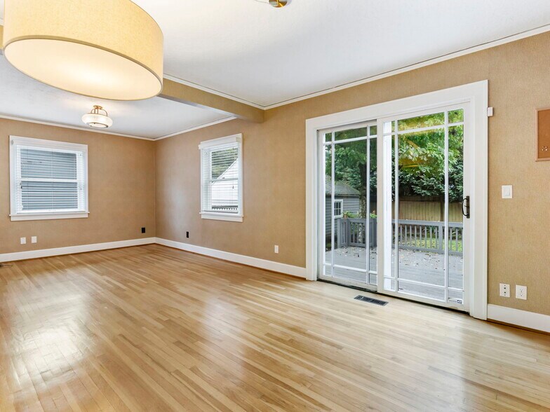 Building Photo - 2605 NE 35th Ave