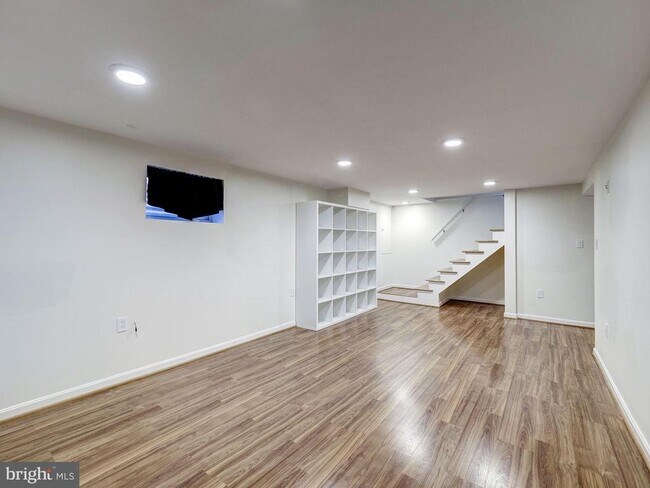 Building Photo - 5208 Glenwood Rd