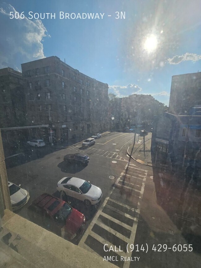 Building Photo - 506 S Broadway