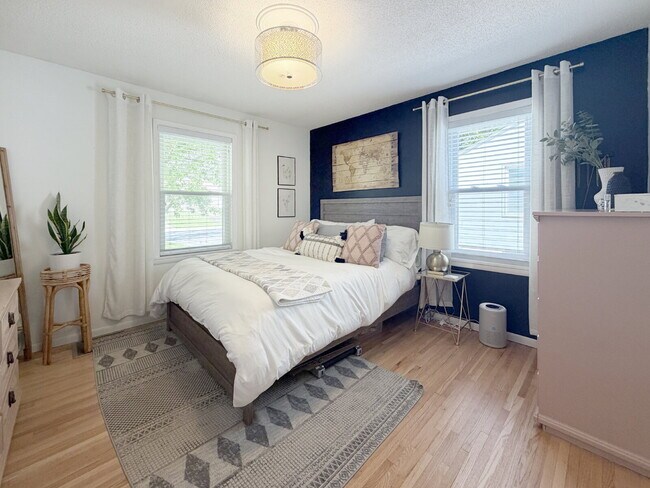Building Photo - Gorgeous 3-Bed/2 Bath in the Heart of Saint Louis Park - Dogs Welcome!