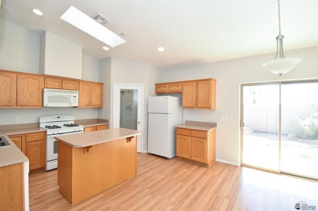 Building Photo - 9157 E 31st Ln